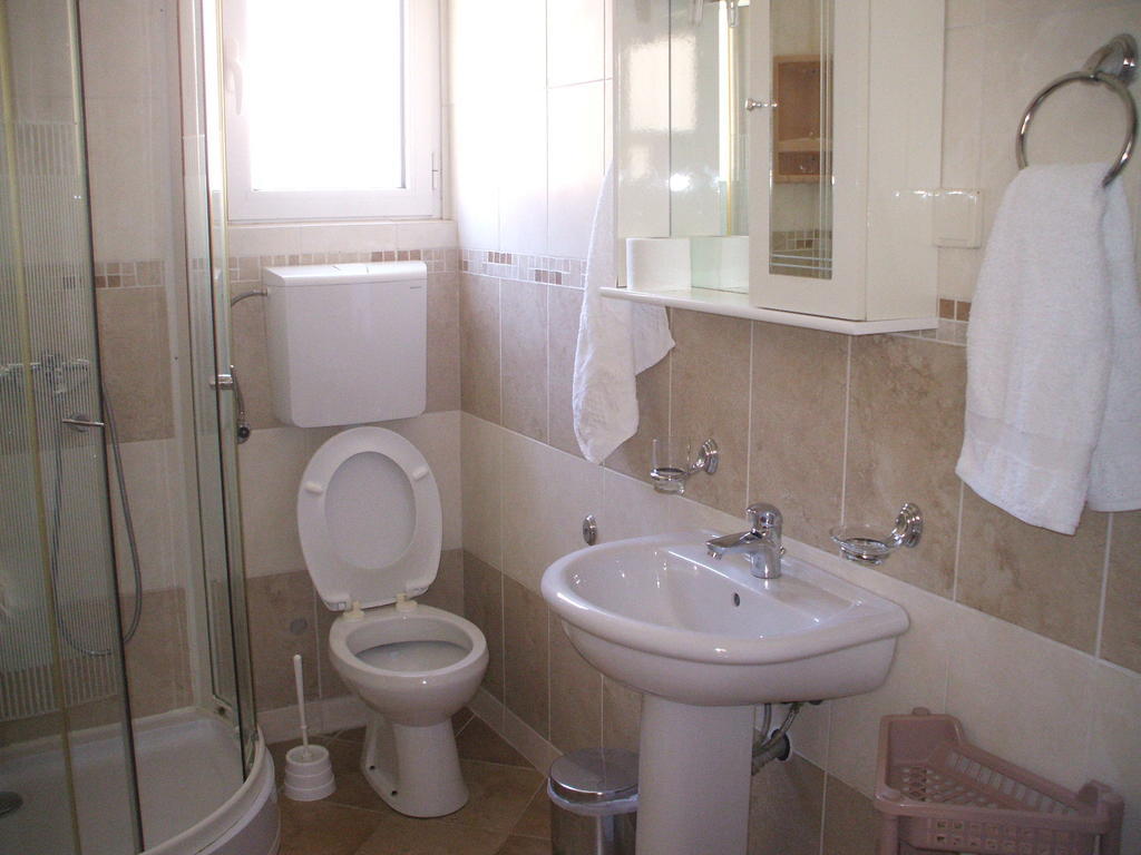 Egon Apartments Budva Bilik gambar